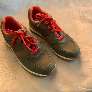 Soul Naturalizer sneaker size 9 new without tags or box.